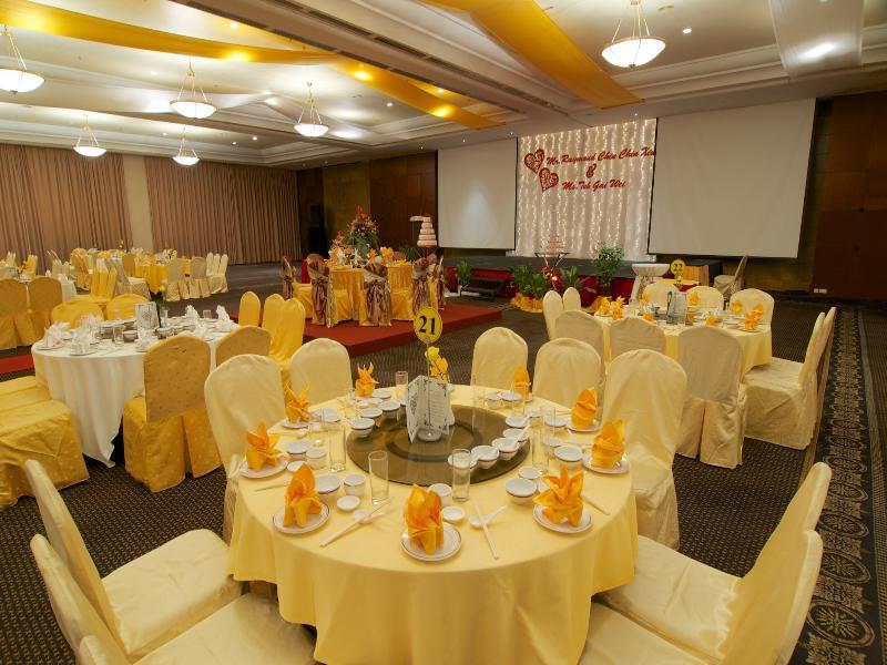Ascott Gurney Penang Hotel George Town  Kültér fotó A typical Chinese wedding banquet