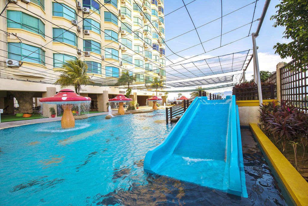 Ascott Gurney Penang Hotel George Town  Kültér fotó The pool at the 10th floor of the building