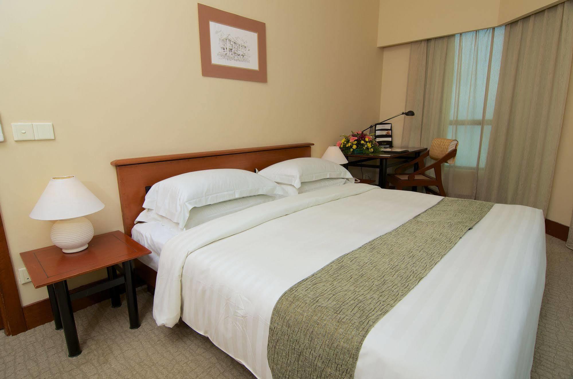 Ascott Gurney Penang Hotel George Town  Kültér fotó A bedroom at the hotel